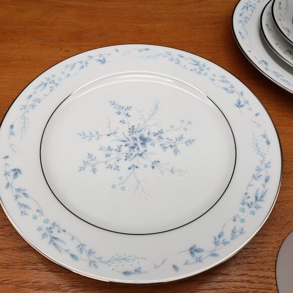 Noritake Carolyn 2693 Fine China Set for 2 – Luncheon, Bread, Cup & Saucer - Picture 8 of 15